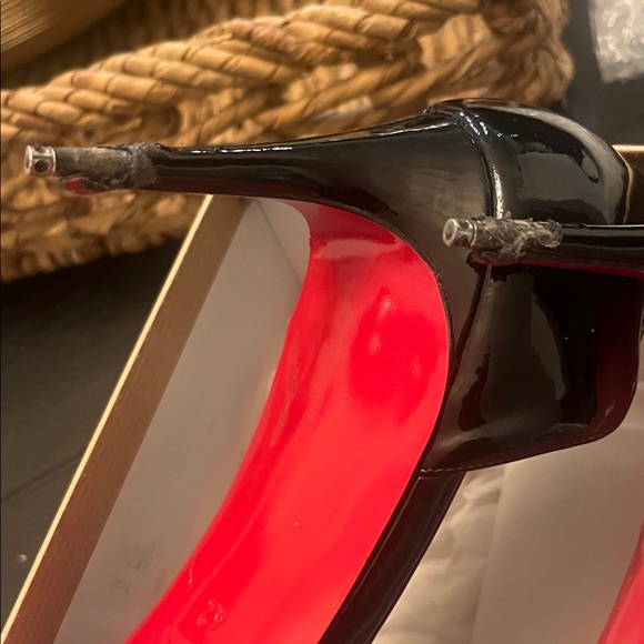 Size 42 Christian Louboutin Izra 70 Elegant Black Patent Leather Women's Heels - Picture 3 of 5